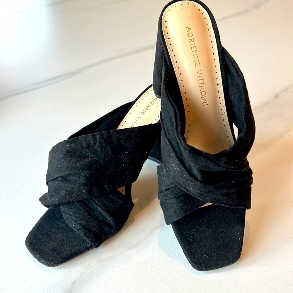 Adrienne Vittadini Sandals Crossover Black‎ Faux Suede Chunky Heels Slide